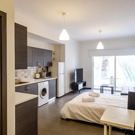 Spacious Studio Downtown * Lárnaca